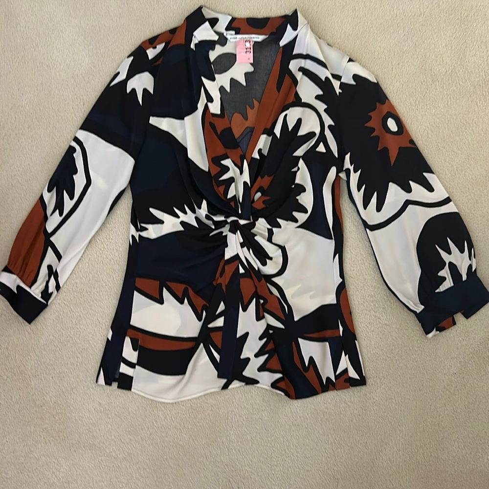 Diane Von Furstenberg size 10 silk louse